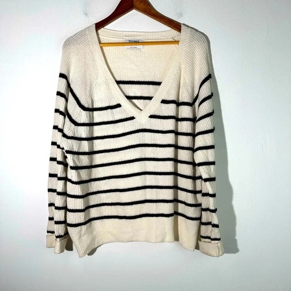 Old Navy V Neck Sweater - Picture 1 of 3